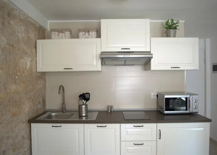 Adria * Ρόβινι